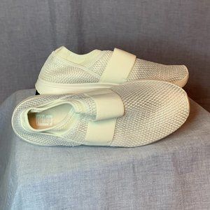 Fitflop Pull on Sneakers Metallic Mesh size 8 White